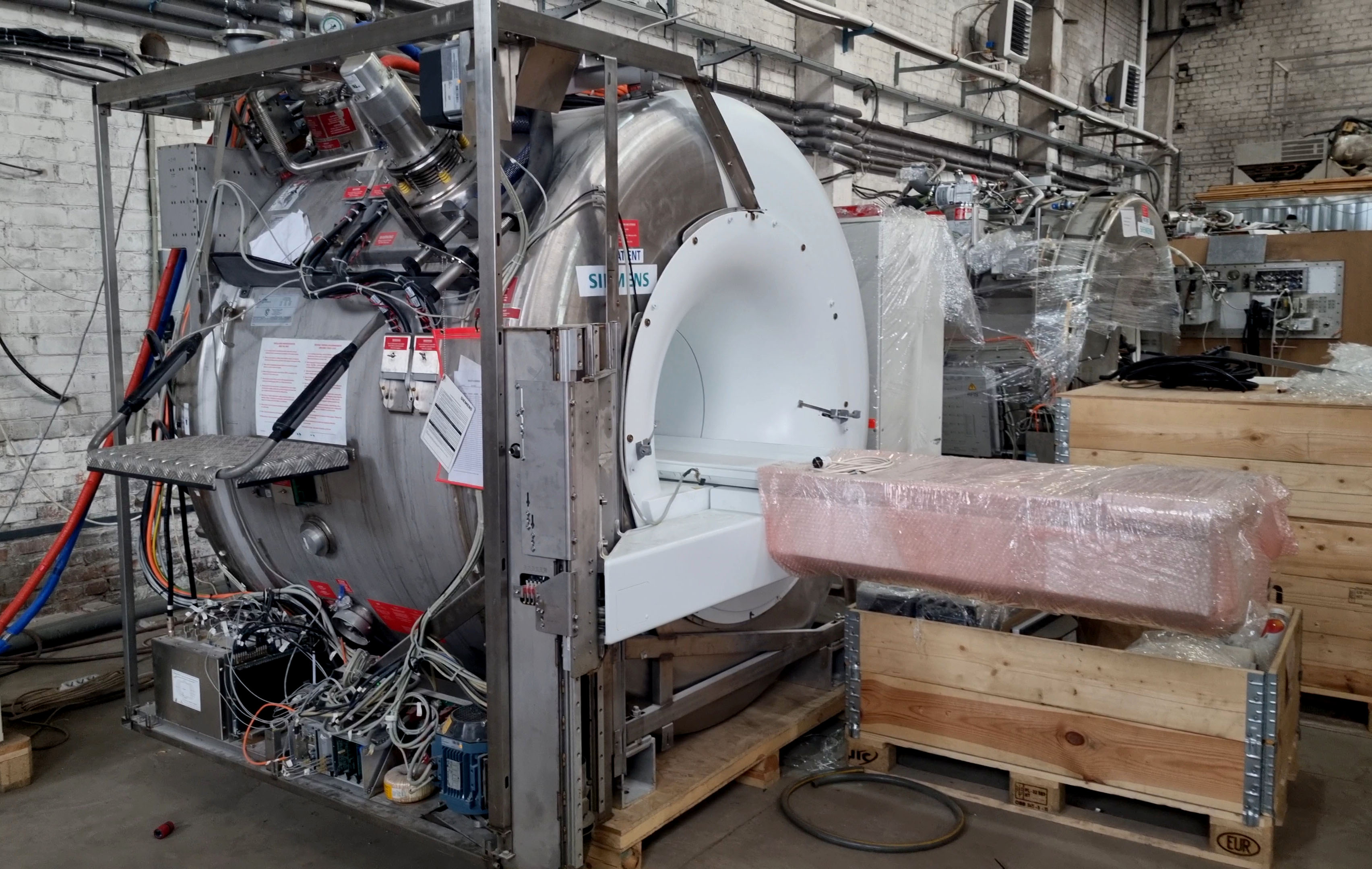 Отправка магнитно-резонансного томографа Siemens Symphony 1,5Т на место установки в г. Красногорск 08.10.25.